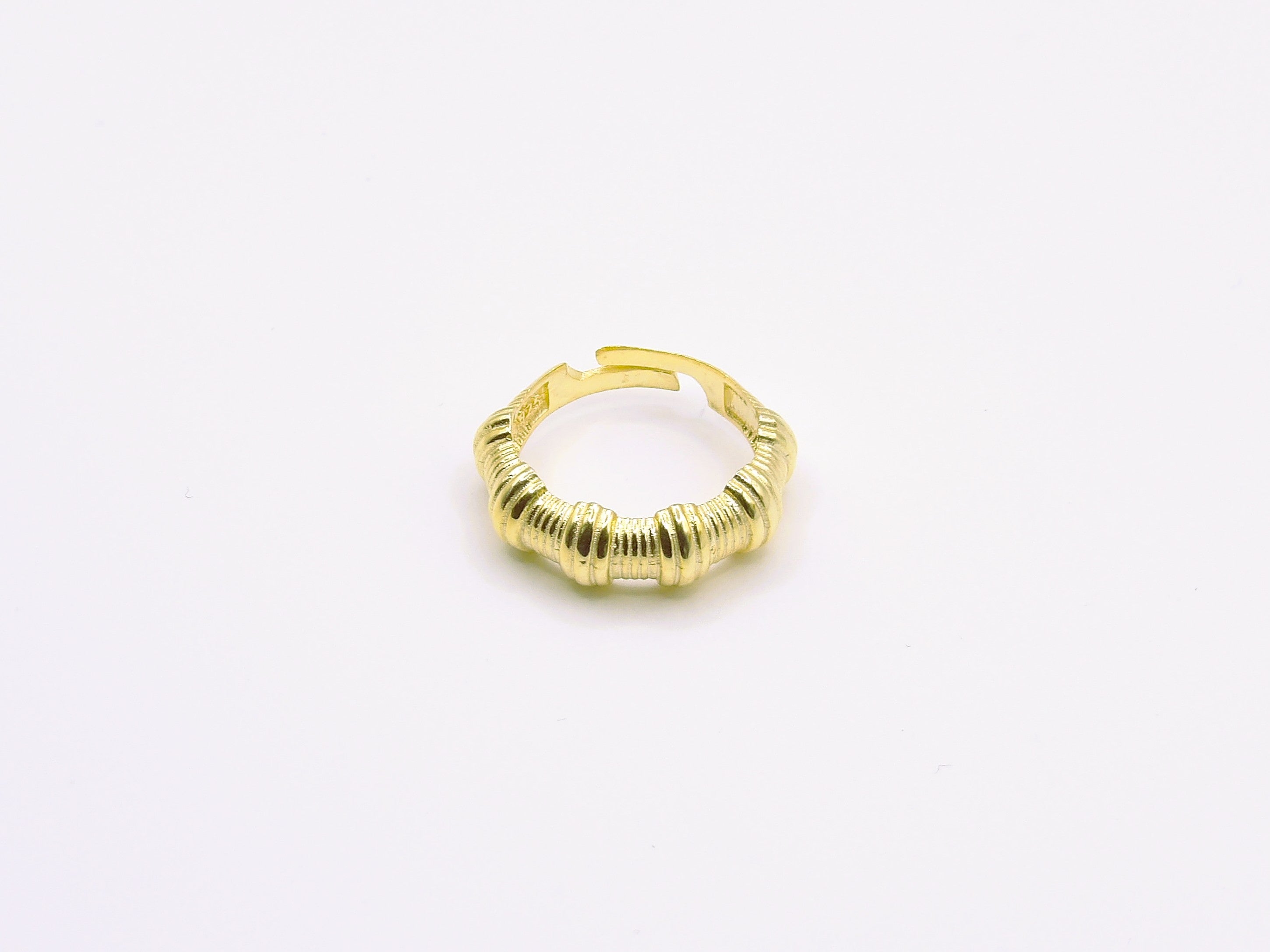 TEXTURED CIRCLE RING