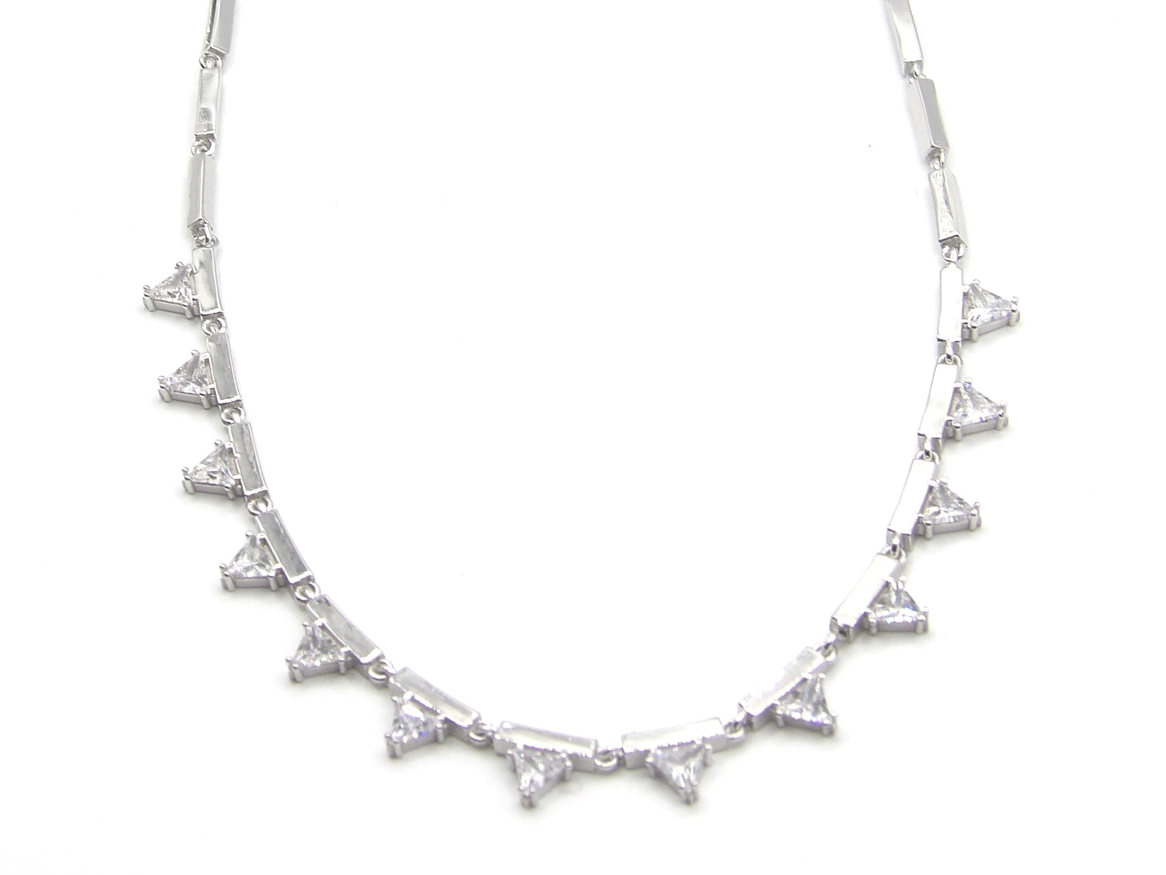 TRIANGLE SPARKLE NECKLACE