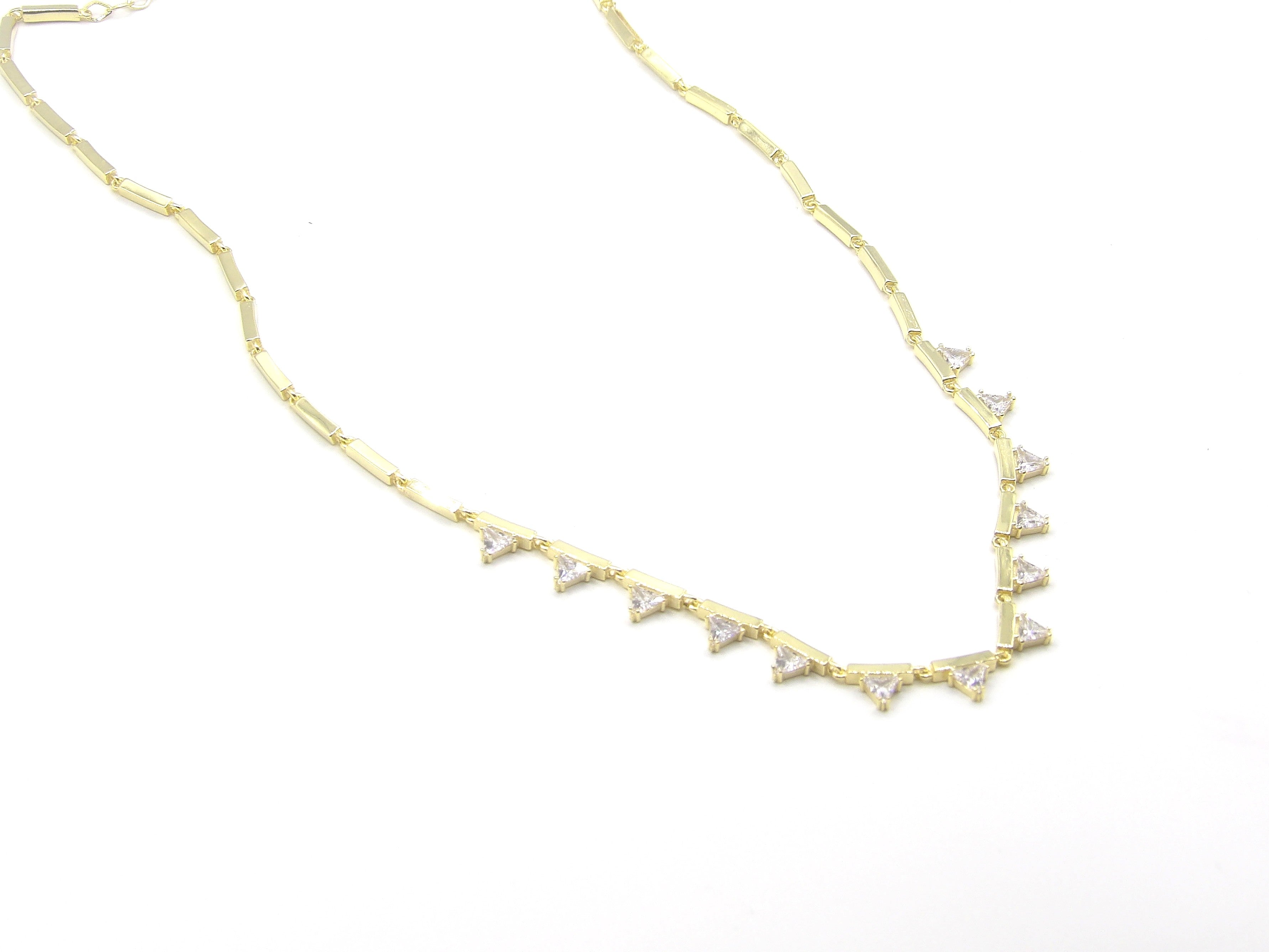 TRIANGLE SPARKLE NECKLACE