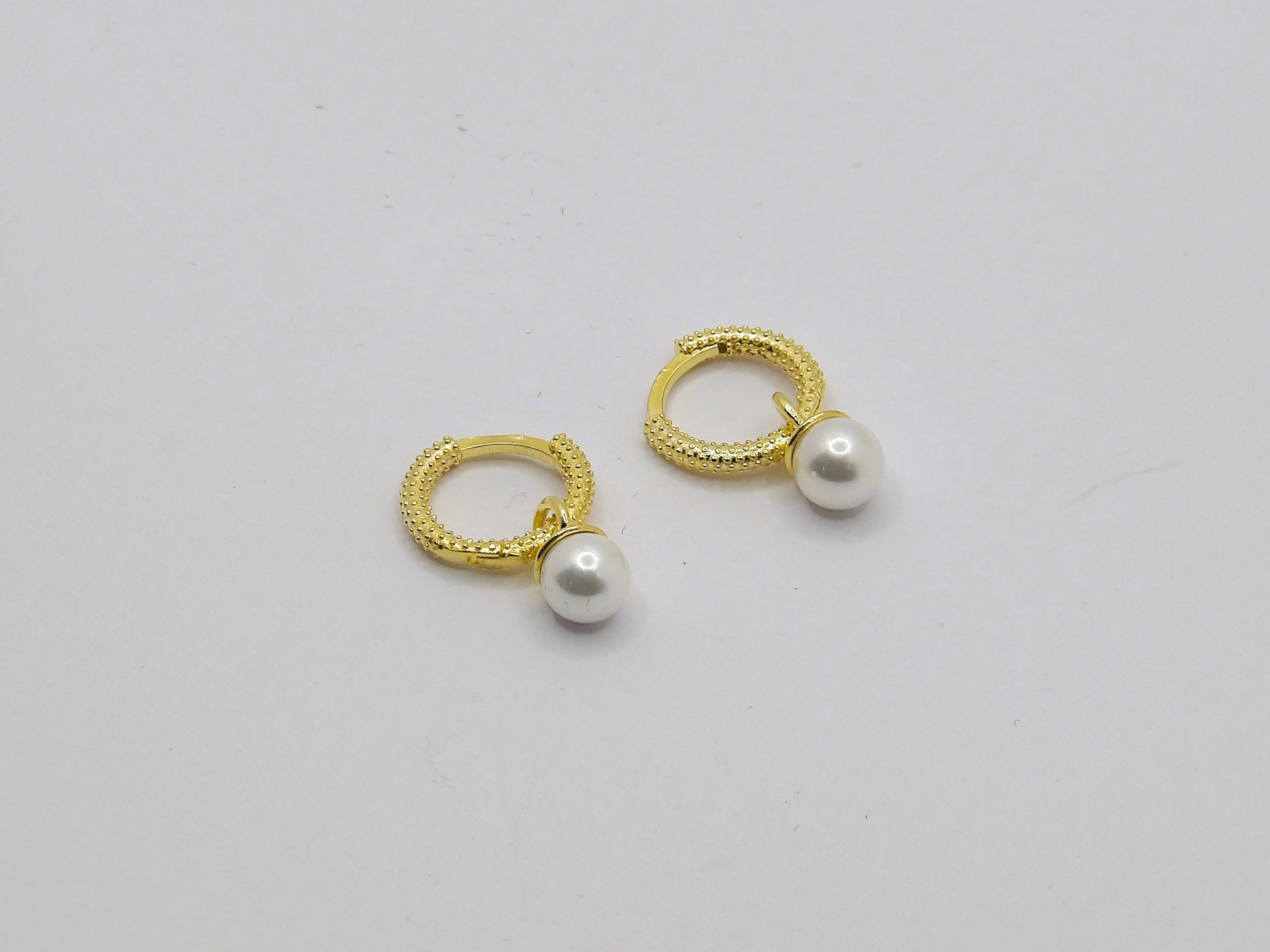 CIRCLE PEARL EARRINGS