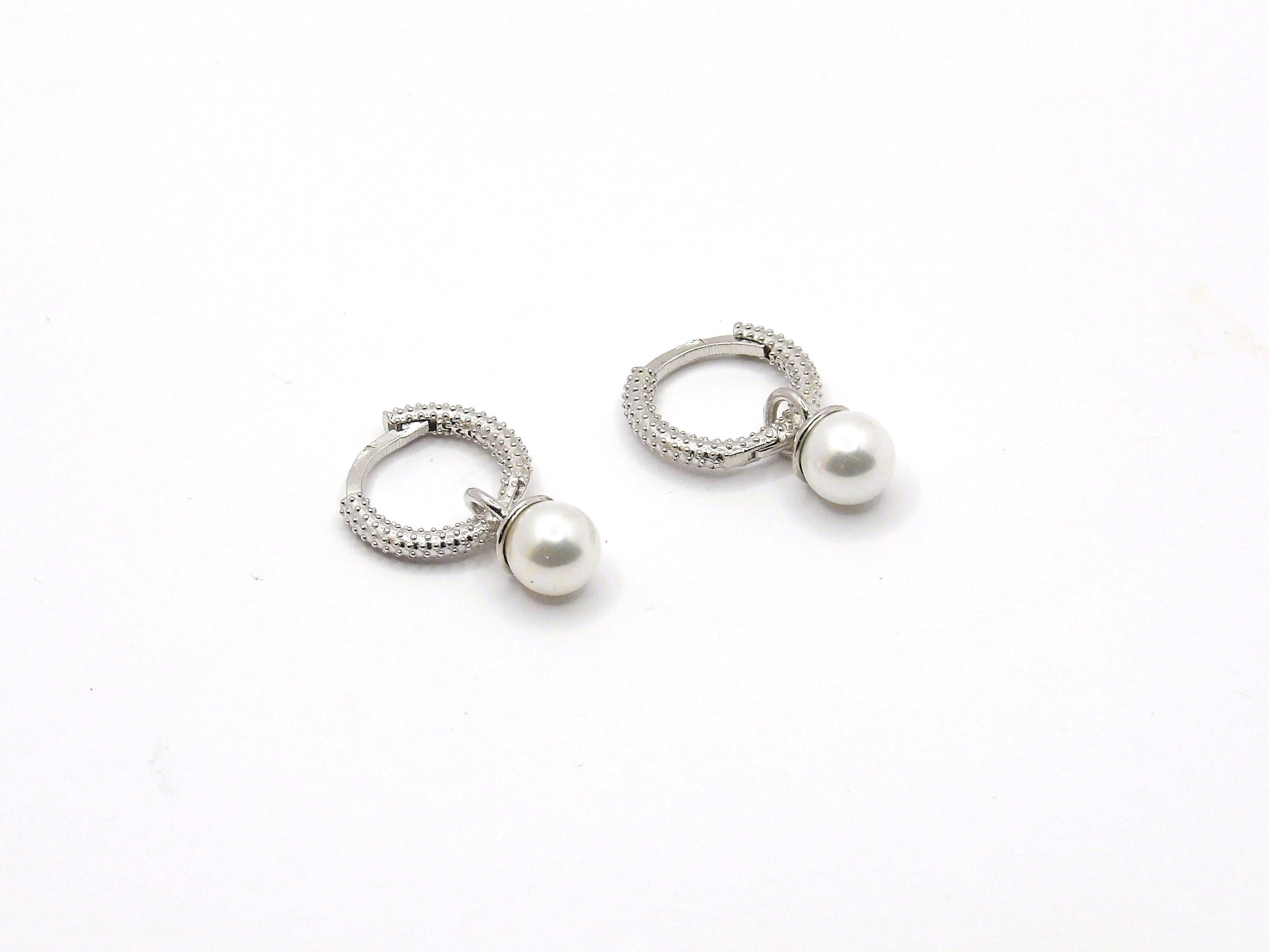 CIRCLE PEARL EARRINGS