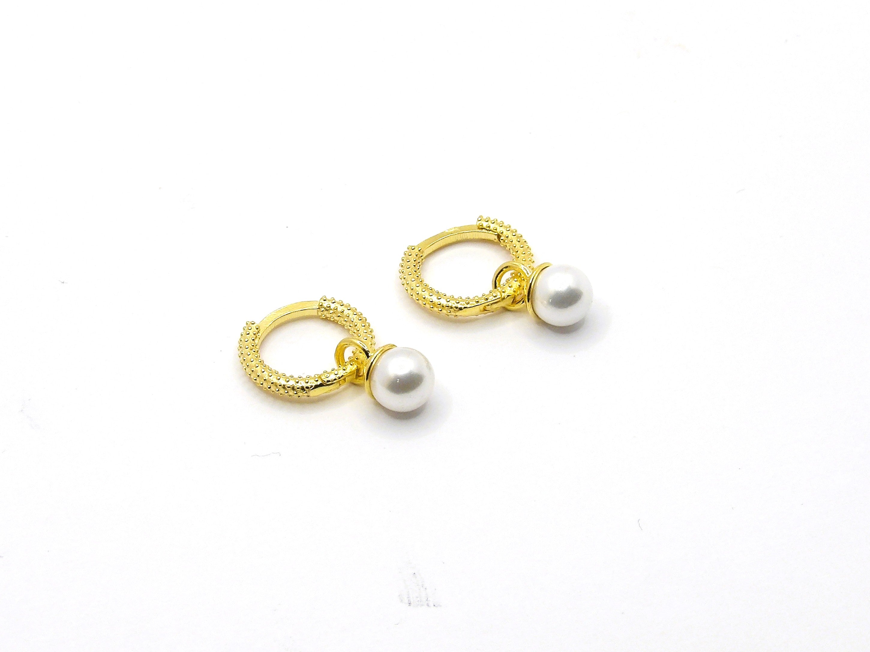 CIRCLE PEARL EARRINGS
