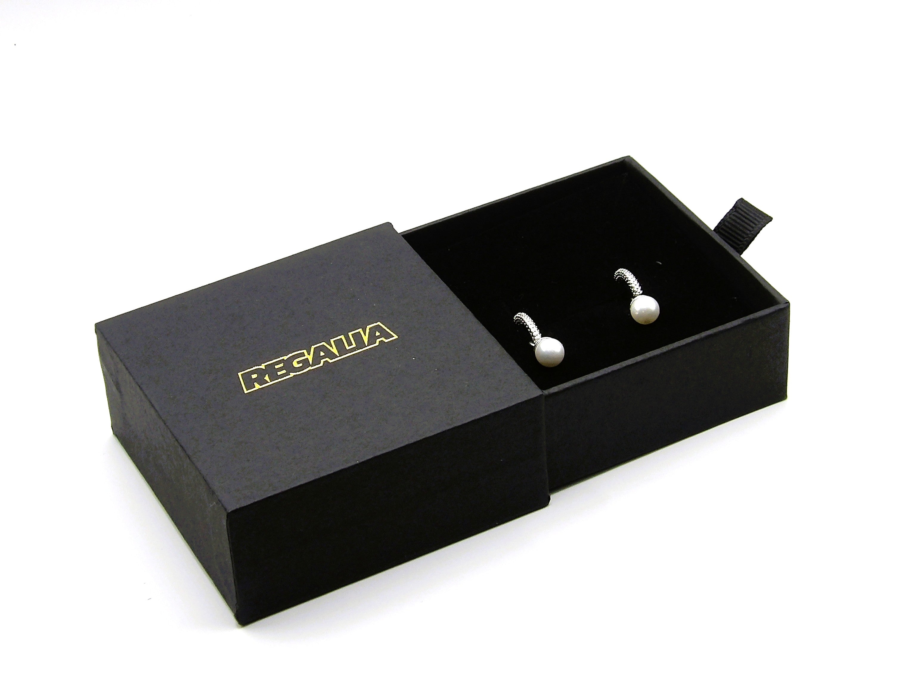 CIRCLE PEARL EARRINGS