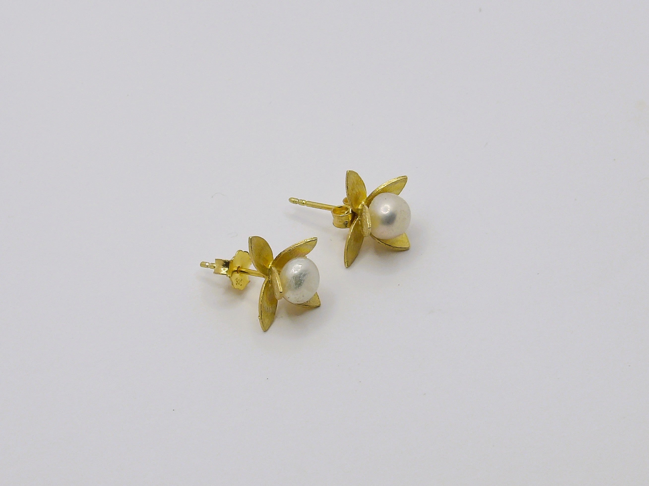 PEARL FLOWER EARRINGS
