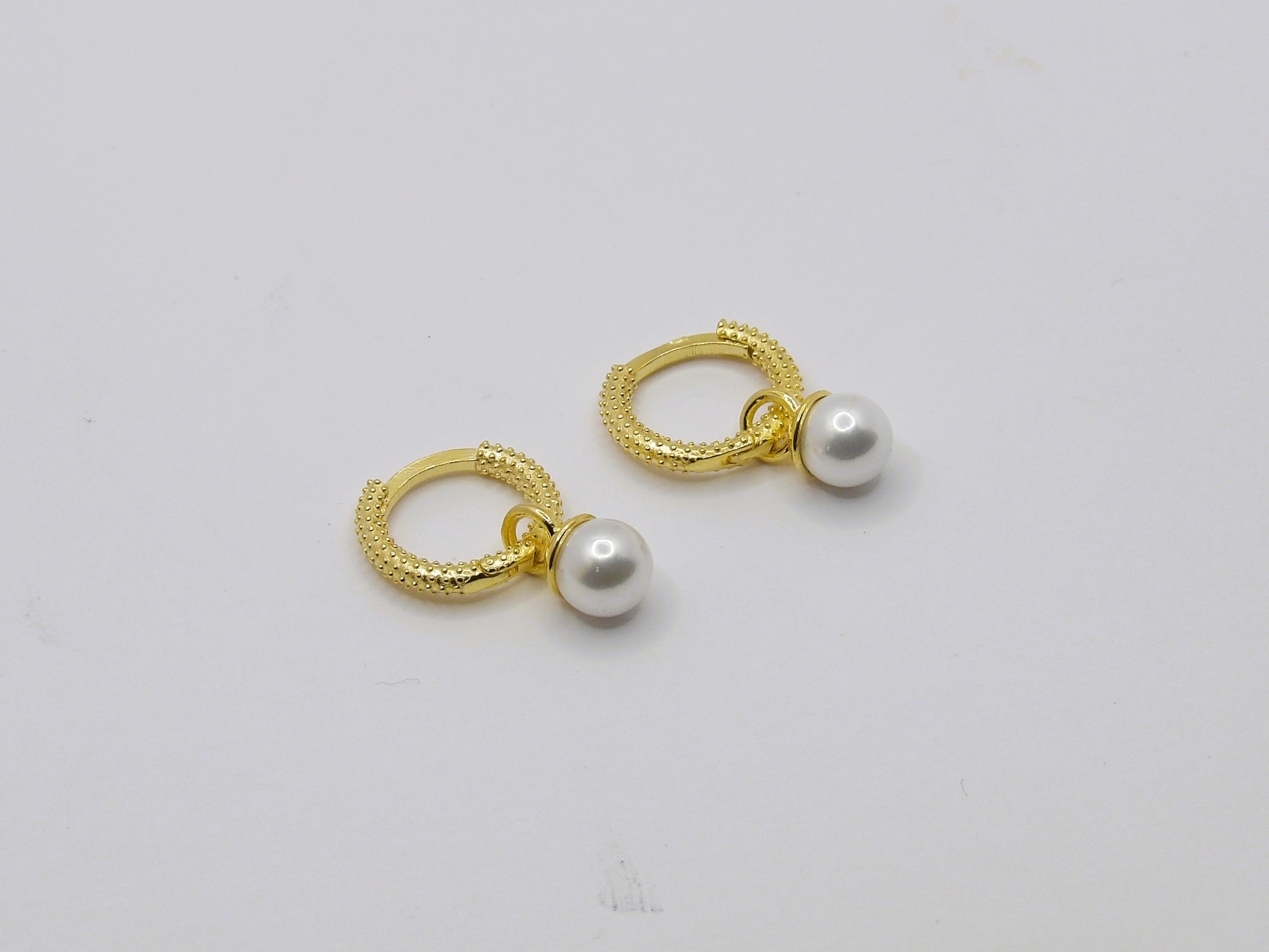 CIRCLE PEARL EARRINGS