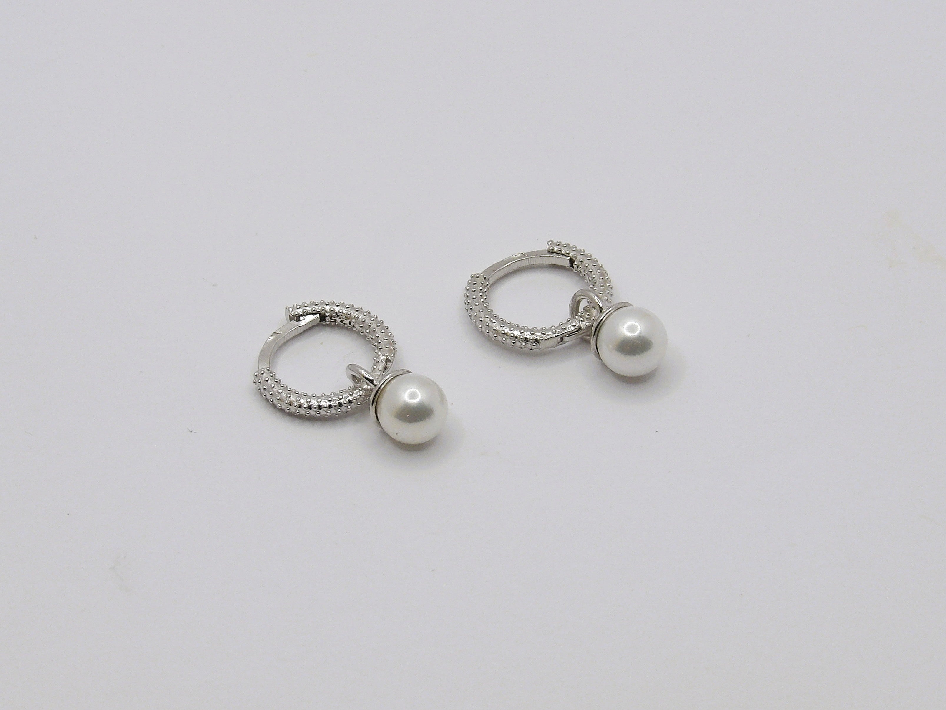 CIRCLE PEARL EARRINGS