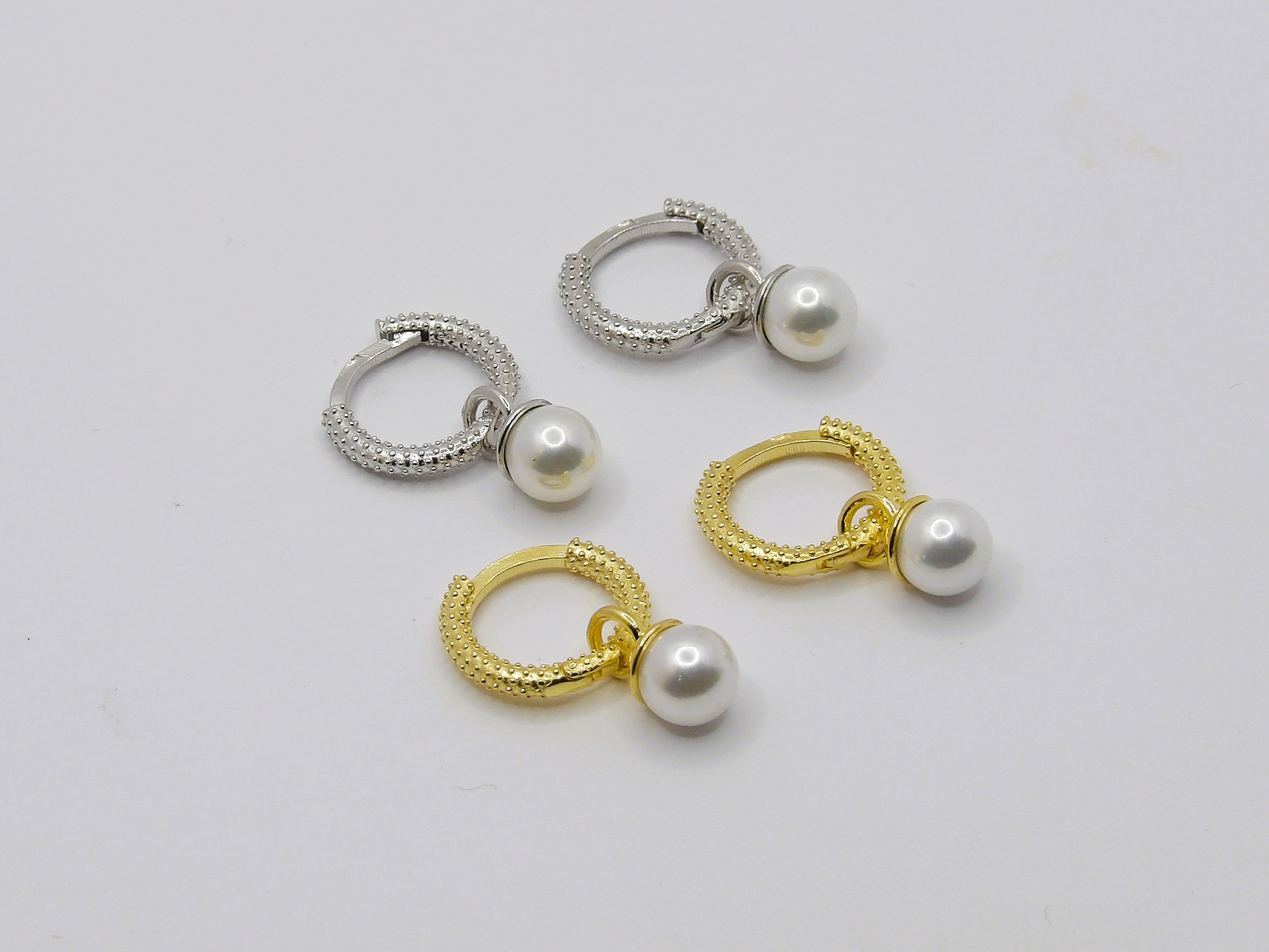 CIRCLE PEARL EARRINGS