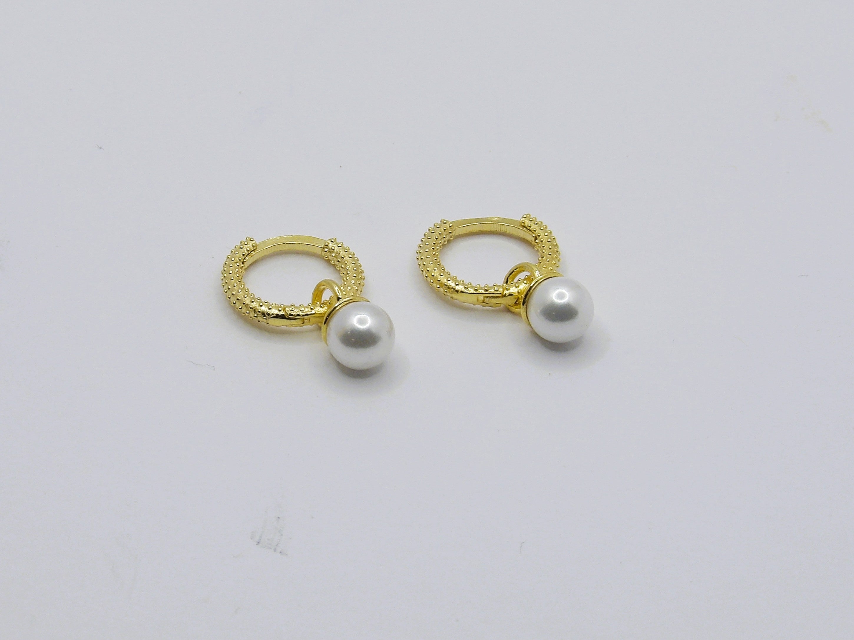 CIRCLE PEARL EARRINGS