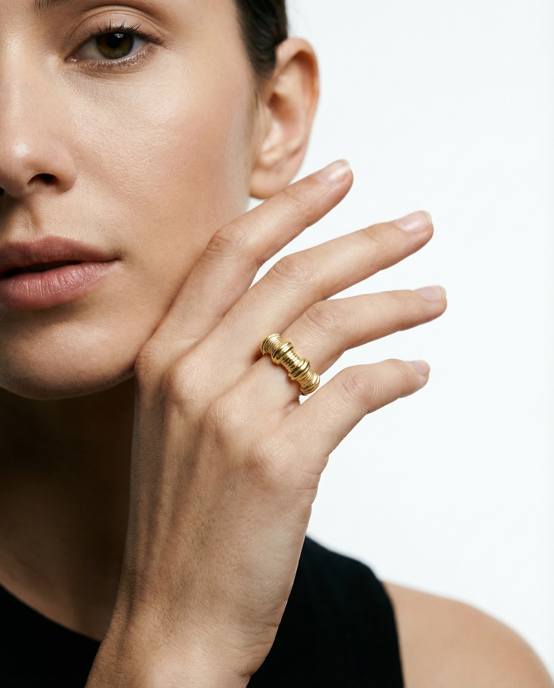 TEXTURED CIRCLE RING