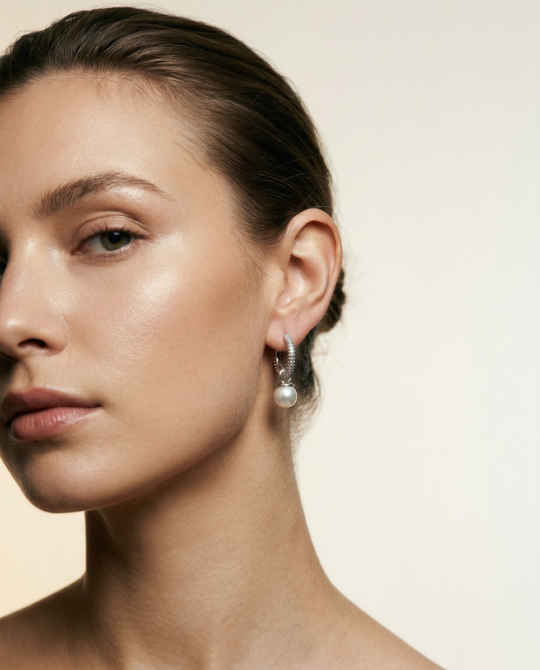 CIRCLE PEARL EARRINGS